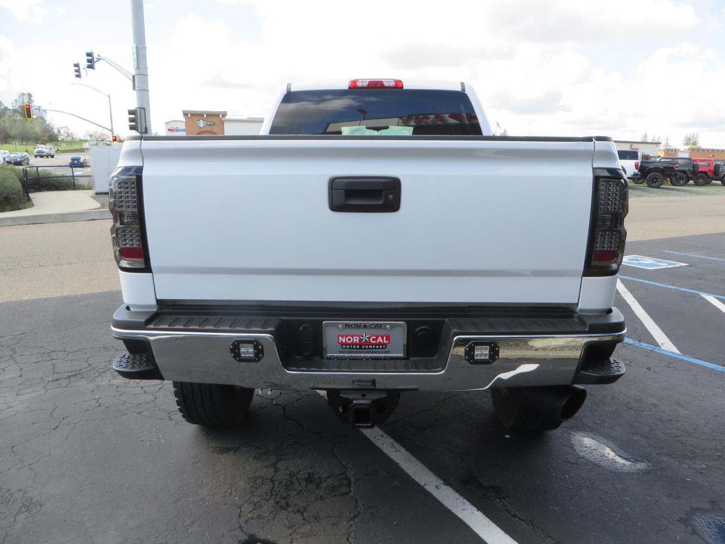 2016 White /Gray Chevrolet Silverado 2500HD LT Crew Cab 4WD (1GC1KVE81GF) with an 6.6L V8 OHV 32V TURBO DIESEL engine, 6A transmission, located at 2630 Grass Valley Highway, Auburn, CA, 95603, (530) 508-5100, 38.937893, -121.095482 - Features- Pro Comp suspension, Method Race wheels, Yokohama tires, Amp steps, Fox remote reservoir shocks, Air Bags, Smoked tail lights, LED back up lights, Weathertech floor liners, and window tint. - Photo#5